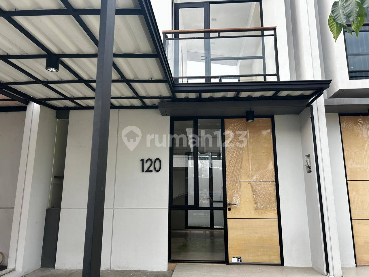 Modern 2-Story House with 2 Bedrooms