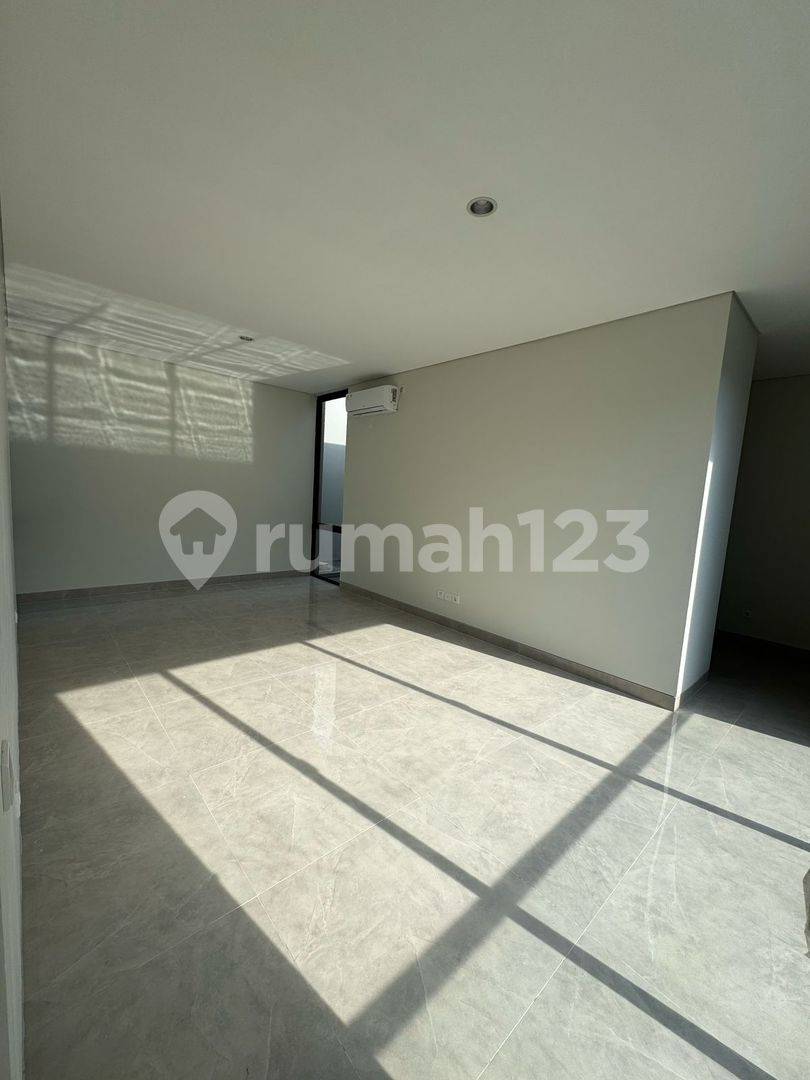 Spacious 2-Story House with 4 Bedrooms and Modern Design