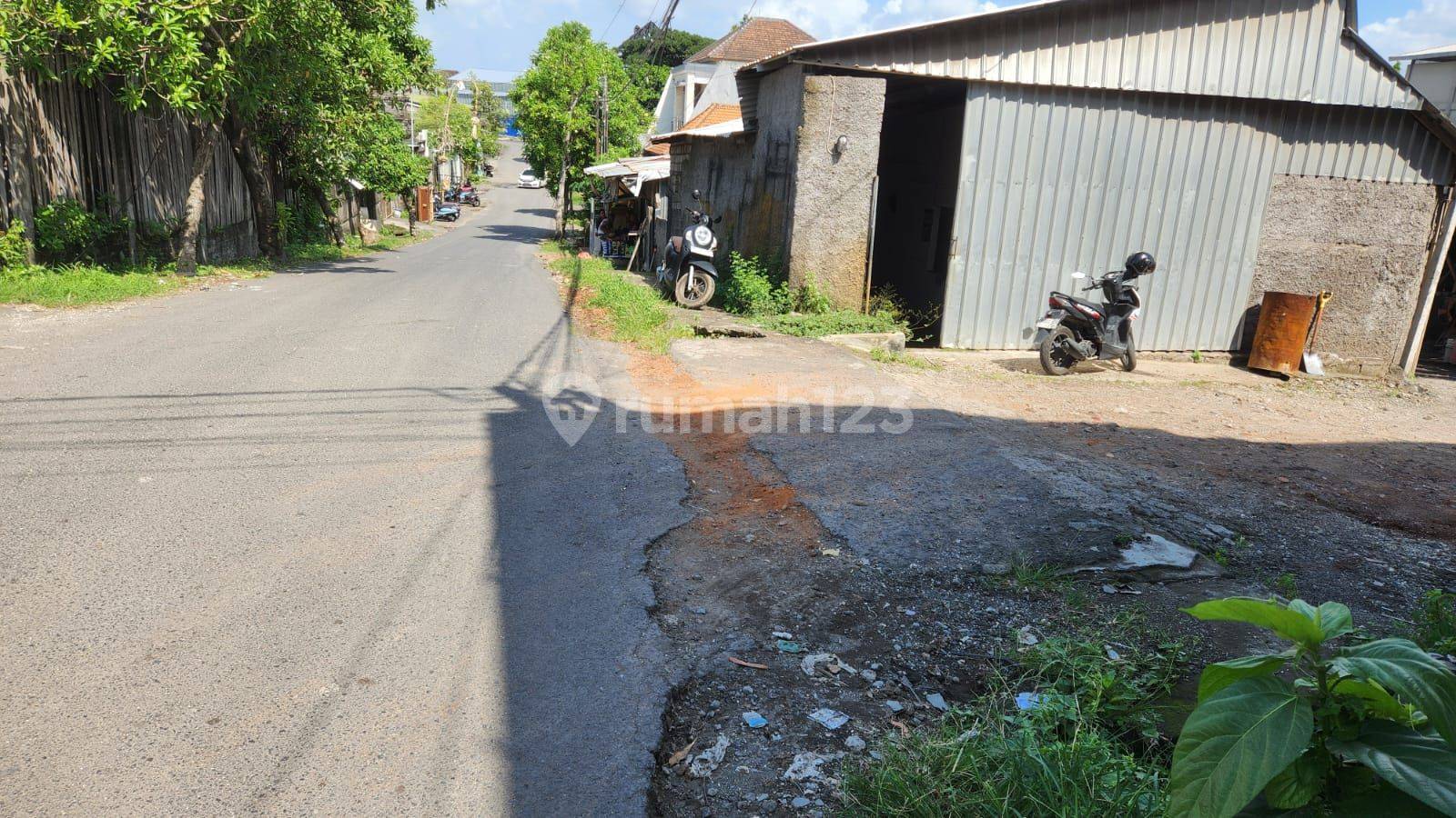Small Warehouse + House with 3 Bedrooms