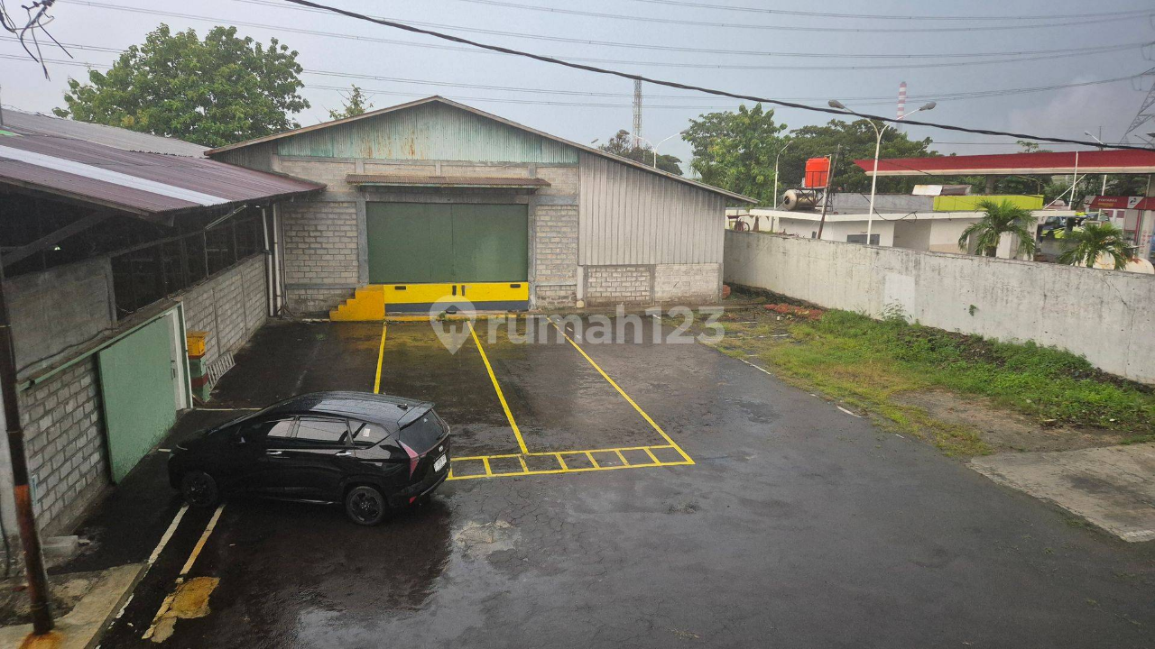 Large Industrial Warehouse with Office Space for Rent