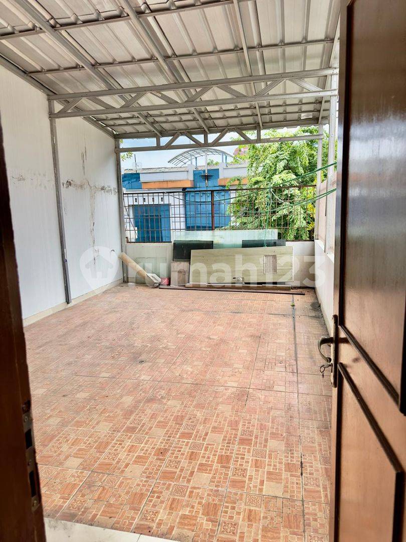 4-Story Commercial Building (Ruko) in Strategic Location