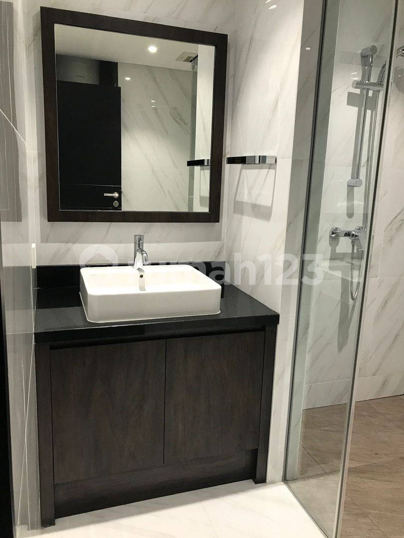 Fully Furnished Modern Apartment with Electronic Equipment