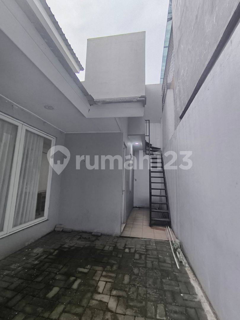 Ready to Move-in 2-Story House