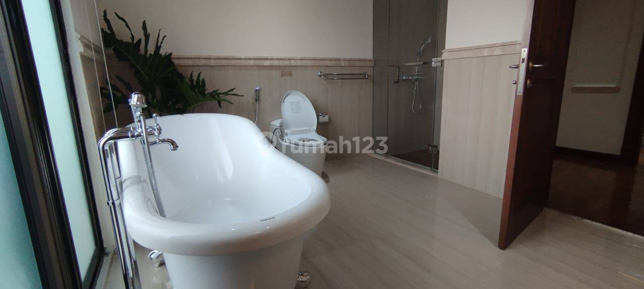 Kemang Area Private House - 3 Bedrooms + Study Room, Private Pool