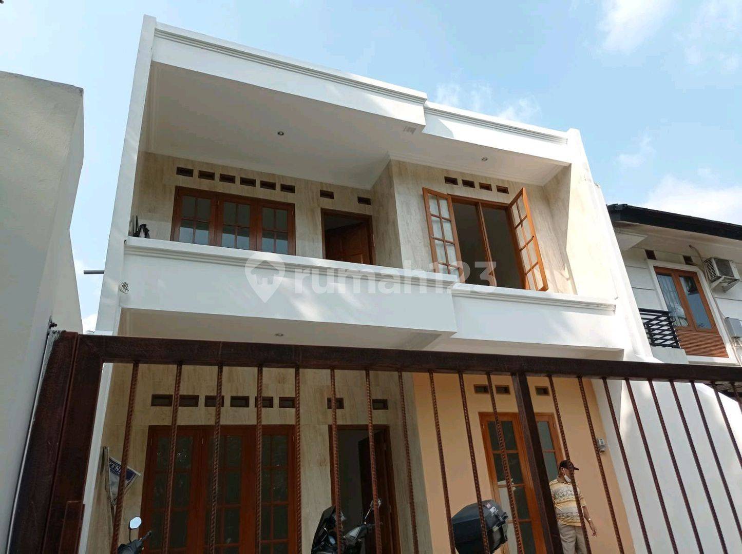Modern Two-Story House in Prestigious Bintaro Sector 9
