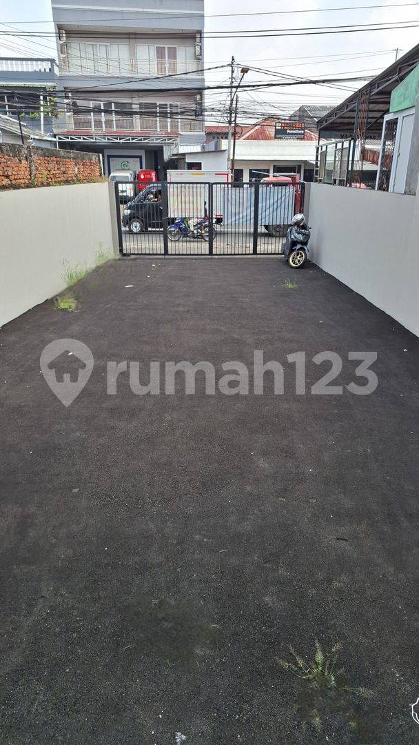 3-Story Commercial Building - Strategic Location, Newly Renovated