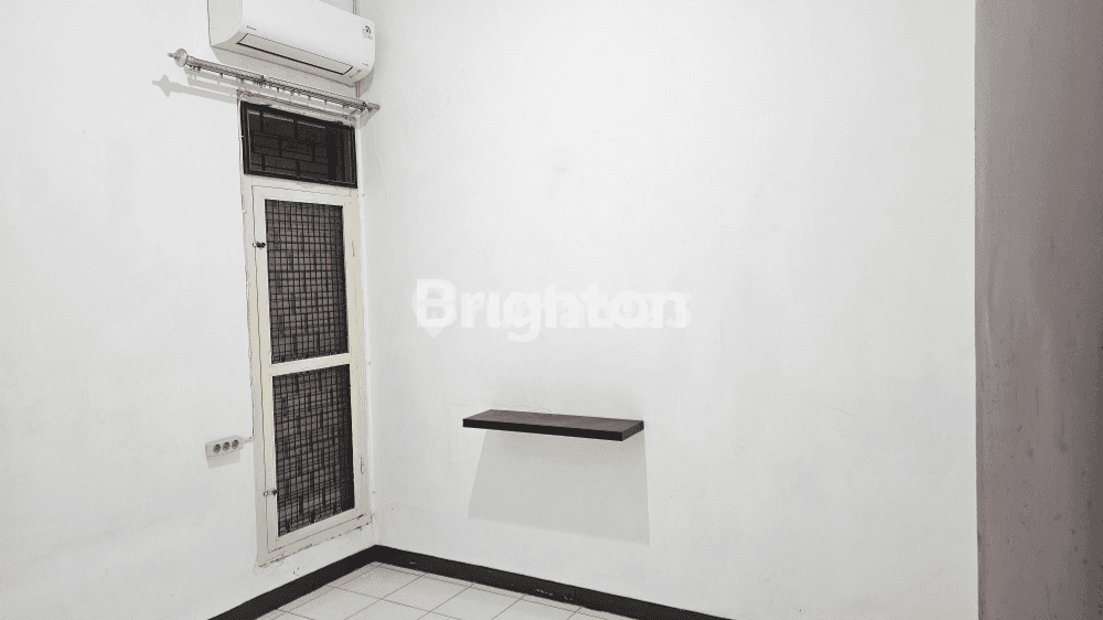 Rumah Kertajaya Indah - Spacious 3-Bedroom House in Surabaya