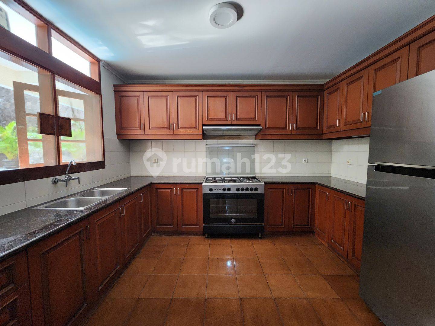 Spacious 2-Story House in Kuningan with Pool, Ideal for Expats