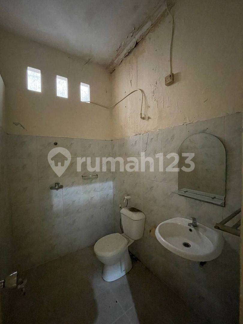 Spacious 8-Bedroom Property with Multiple Amenities