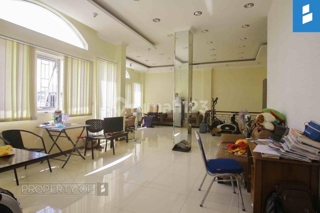 2-Story Commercial Property in Rancamanyar