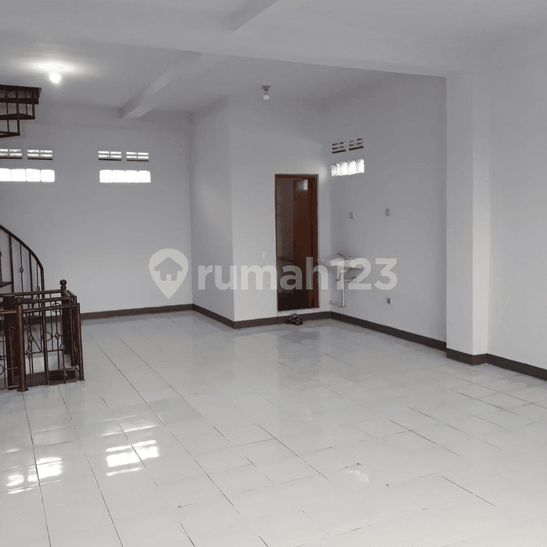 3.5 Story Commercial Shophouse in Pasteur, Bandung - Strategic Location