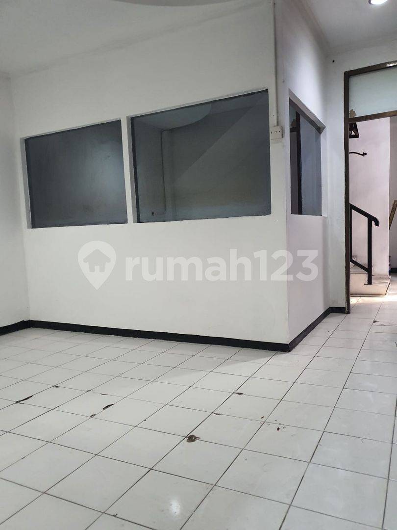 Commercial Space for Rent in East Surabaya - Strategic Location