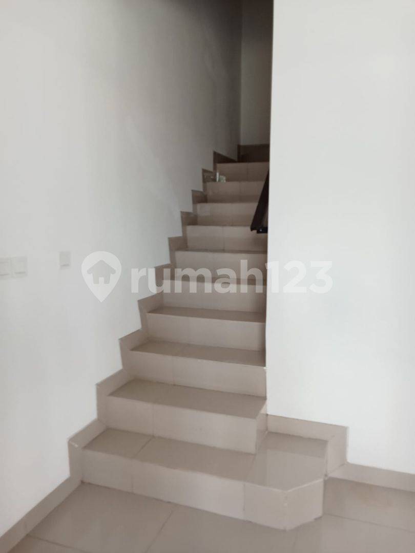 2-Story House in Green Lake City, Cluster Australia, 3 Bedrooms