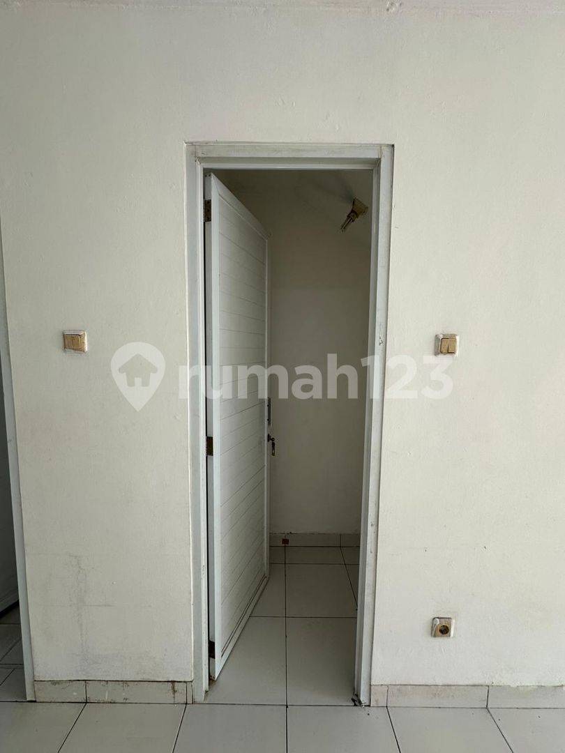 Taman Semanan Indah: 2-Story Shophouse with Boulevard Location