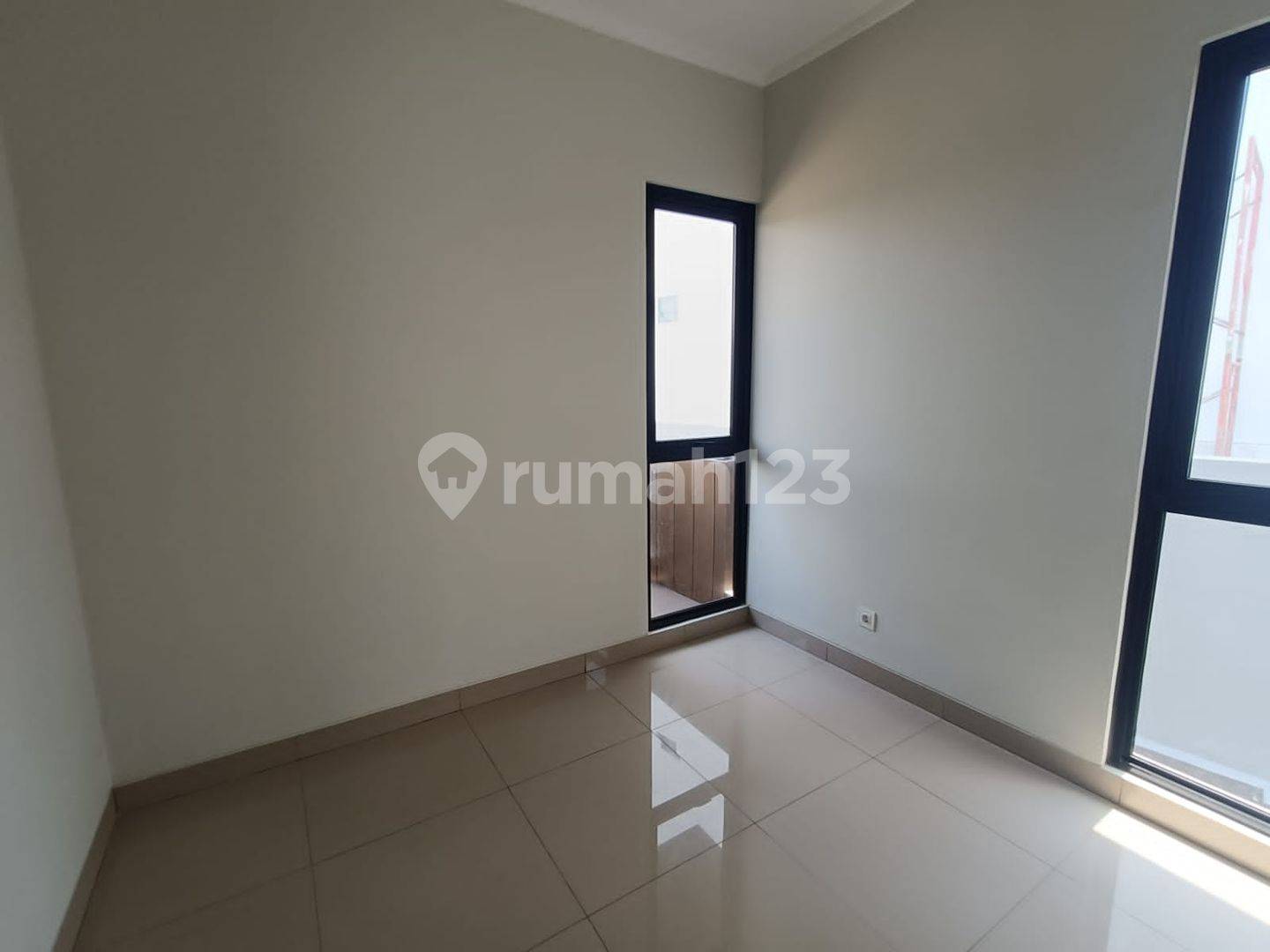 Modern Townhouse with Strategic Location in City Center