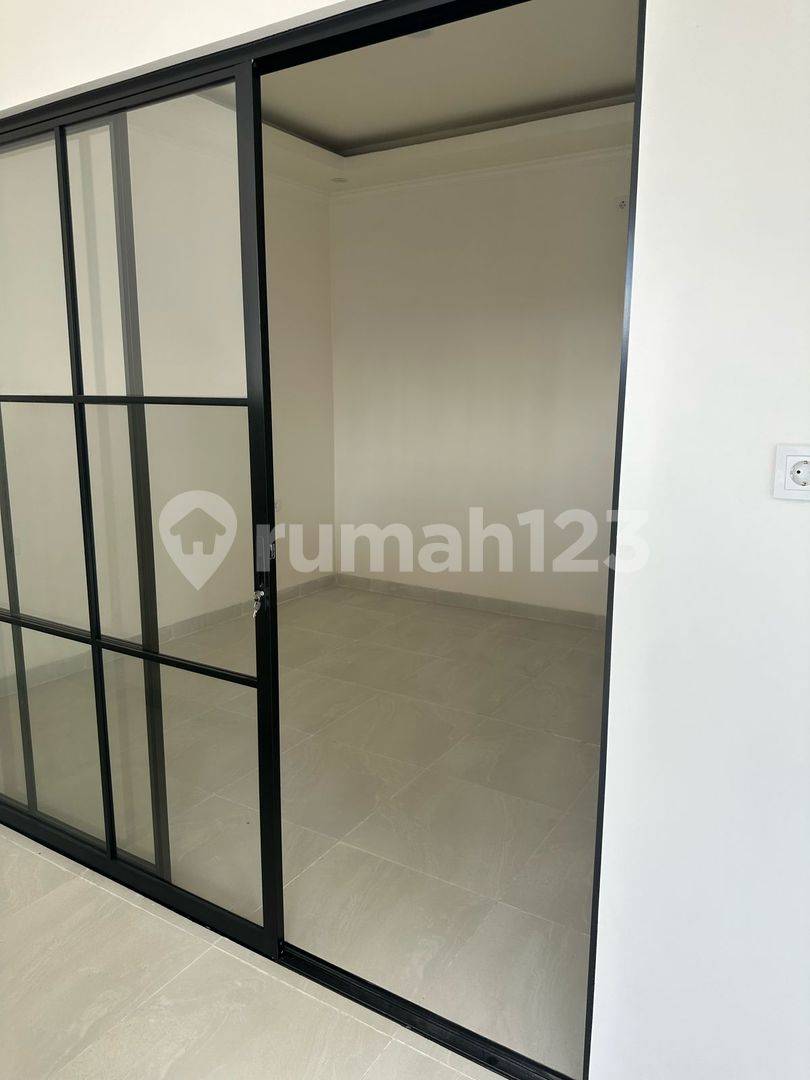 Canggu Guesthouse - Spacious 2-Story Property with Garage