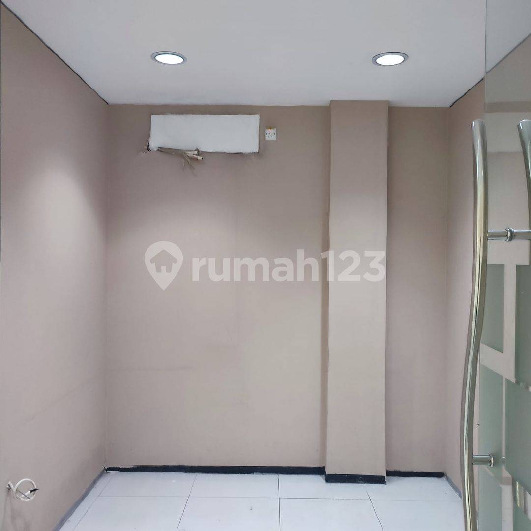 Commercial Property in Central Semarang - 3-Story Shophouse