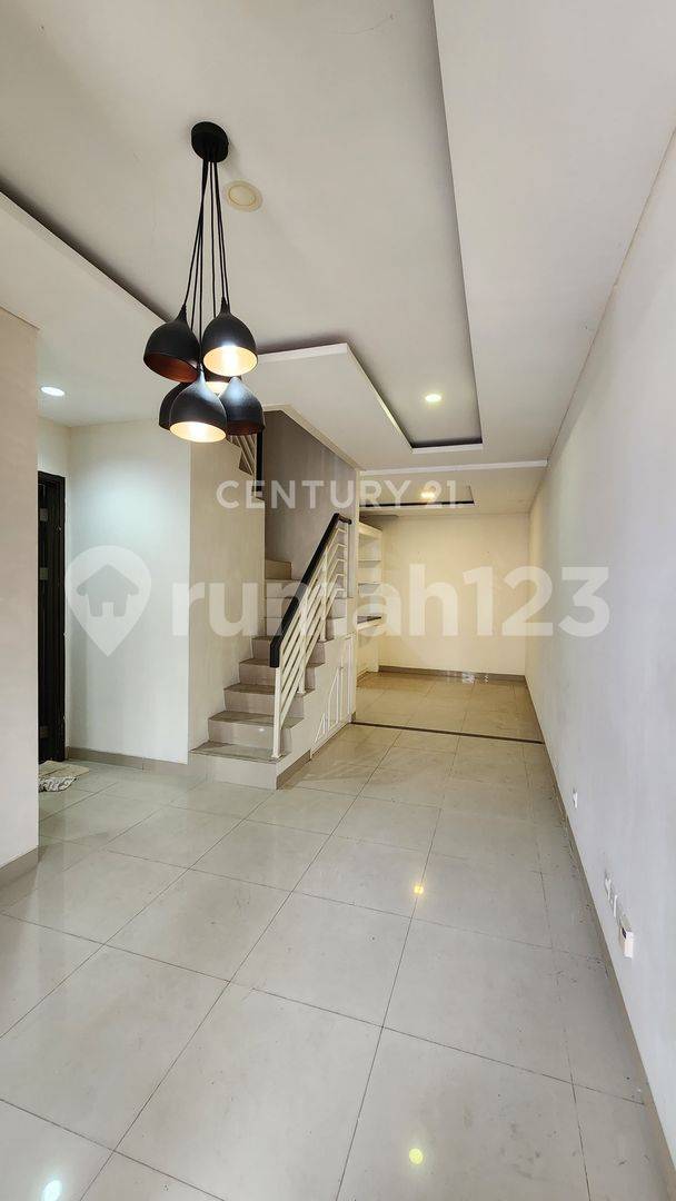 2-story house ready to live in Shinano JGC Jaktim cluster R2146