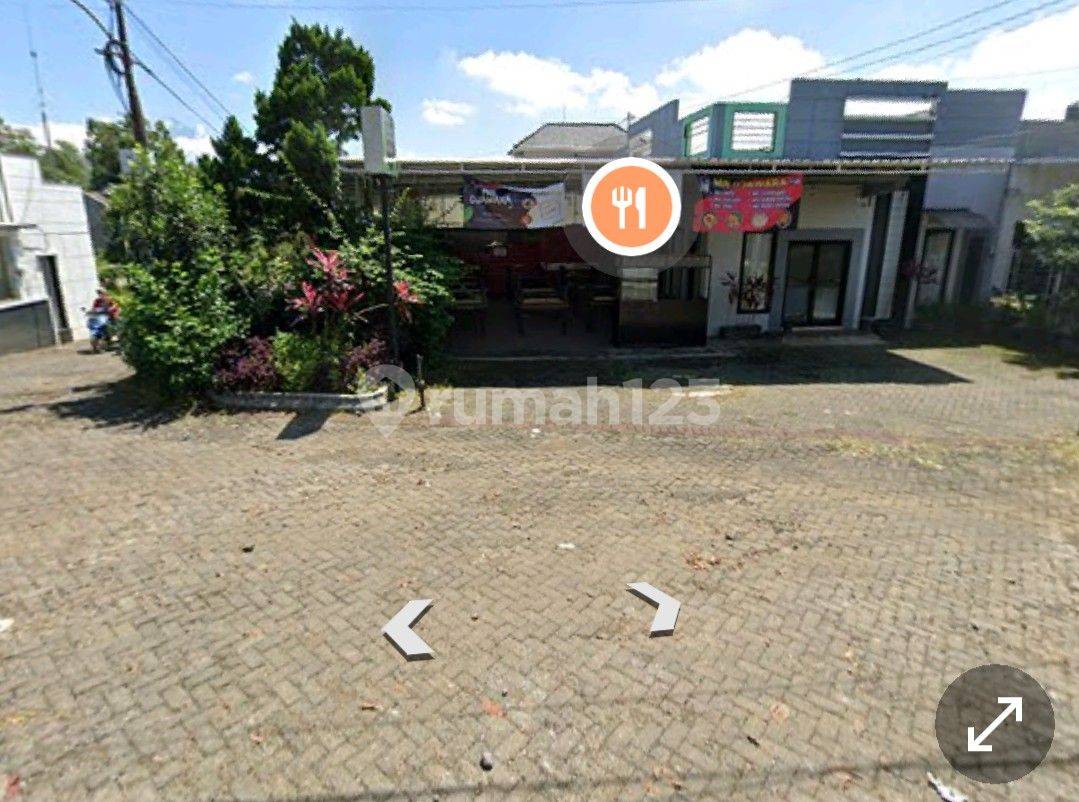 Spacious Townhouse with Carport and Modern Amenities