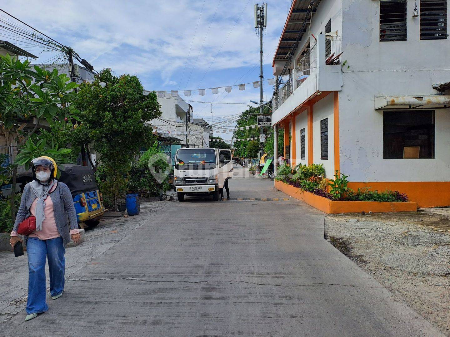 Spacious Commercial Property Near Bandengan