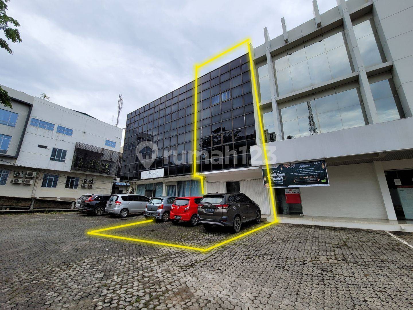 3.5 Story Commercial Building near HSBC - Raden Patah Nagoya