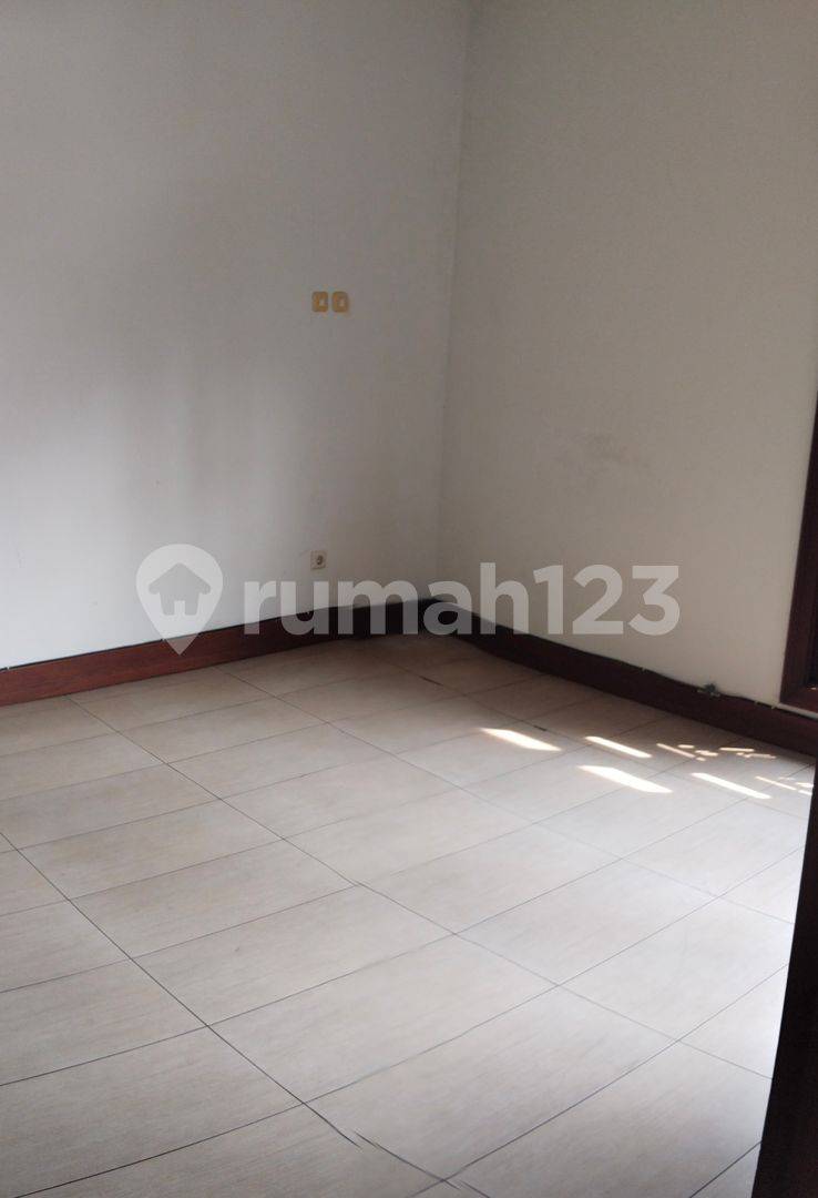 Menteng Compound Property - Versatile Space for Resto, Office, Showroom or Residence