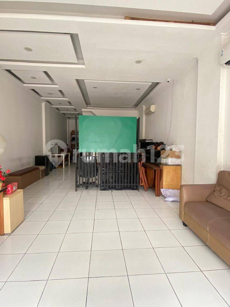 Ruko Elang Laut Boulevard Property - Strategic Location in North Jakarta