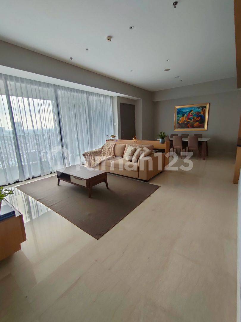 Просторная современная квартира рядом с Gandaria и Pondok Indah Mall