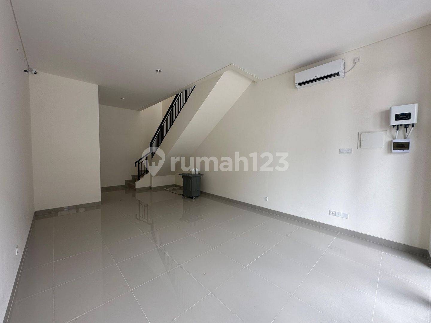 Ruko Hampton Avenue @ Manhattan District: 2-Story Commercial Space