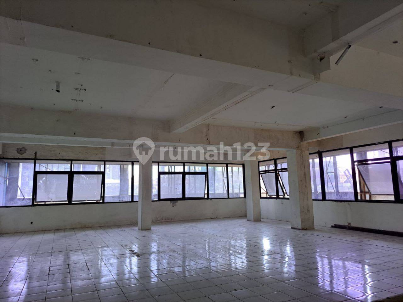 3.5-Story Commercial Shophouse in Central Surabaya