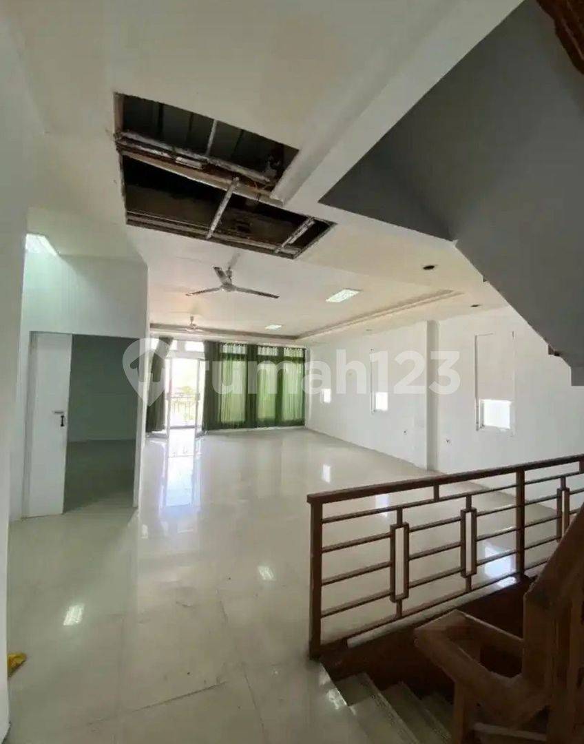 Unique Commercial Space on Mainroad Kopo - Ideal for Culinary Business/Cafe