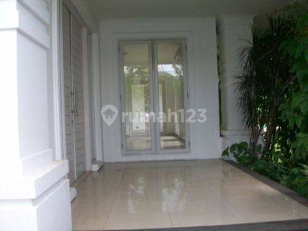 Spacious House with Swimming Pool in Kemang Area