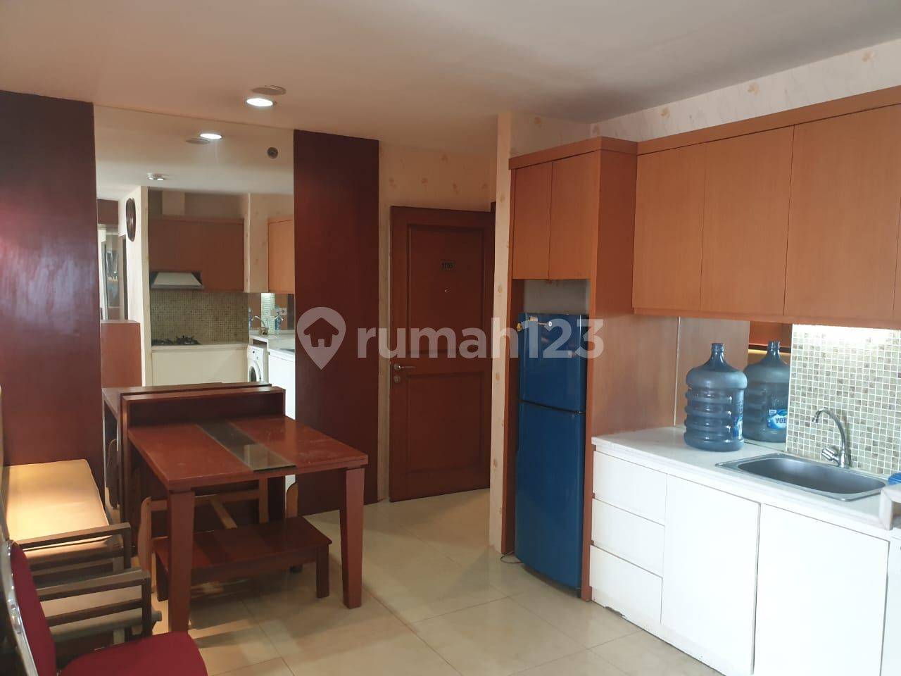 Compact Apartment with Modern Design and Functional Spaces