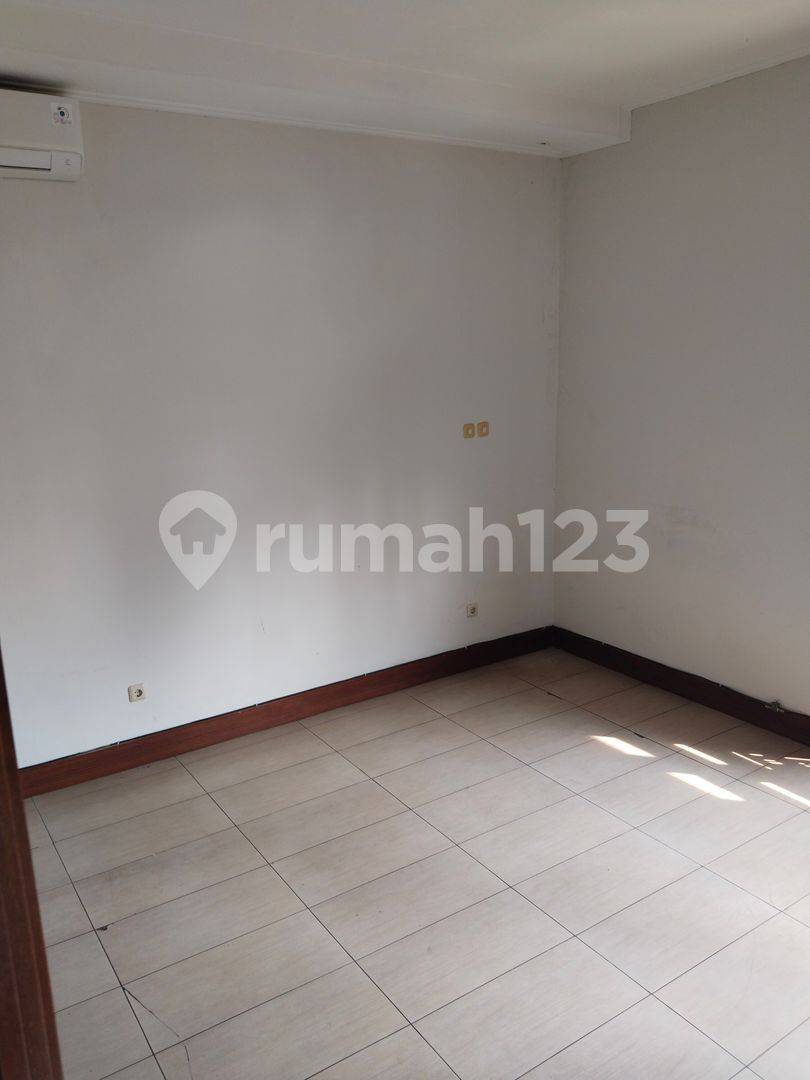 Menteng Compound Property - Versatile Space for Resto, Office, Showroom or Residence