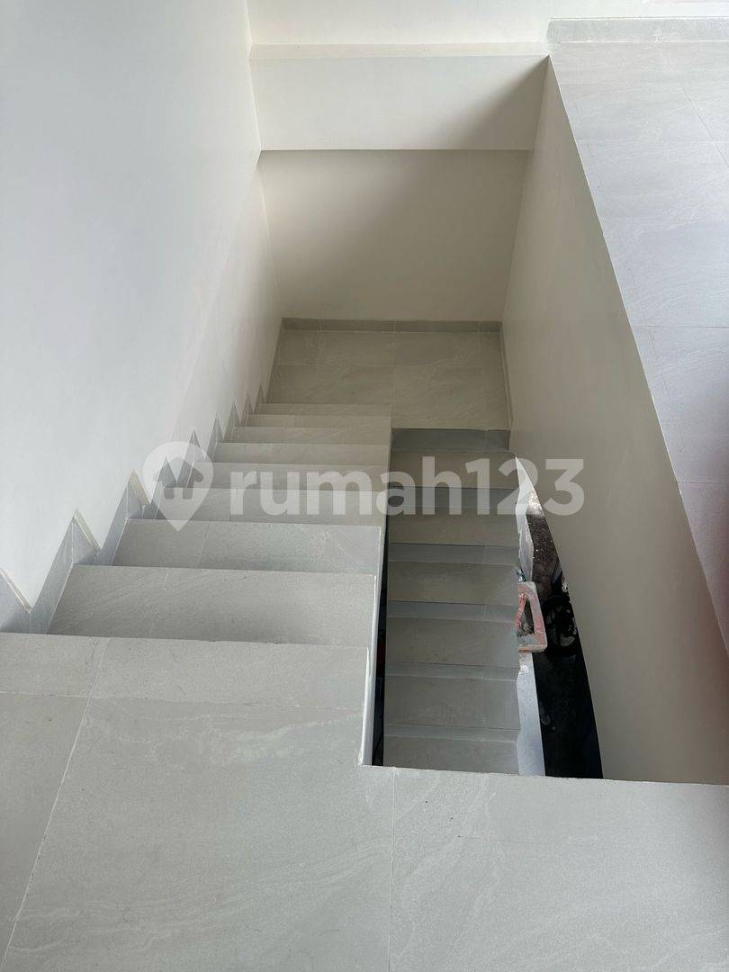 Canggu Guesthouse - Spacious 2-Story Property with Garage