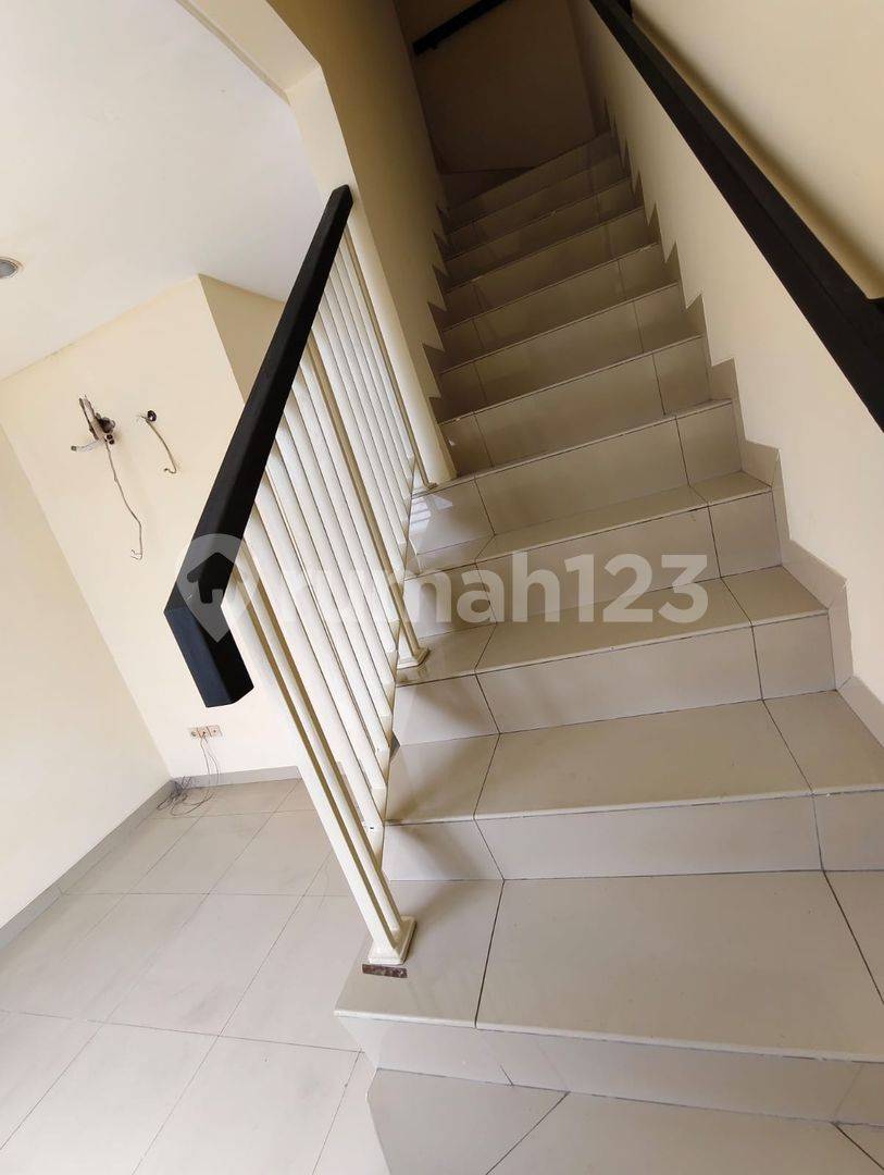 3-Story House in Katamaran Indah PIK - Spacious Family Home