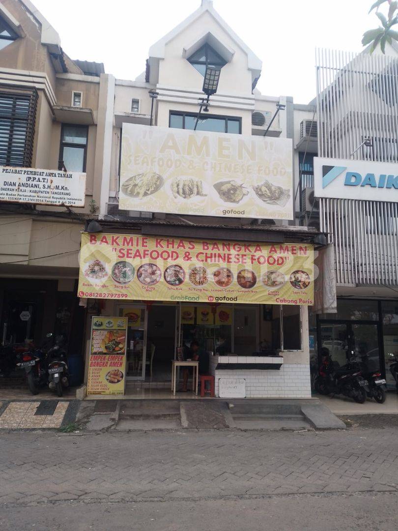 Ruko with Restaurant Space and Ample Parking