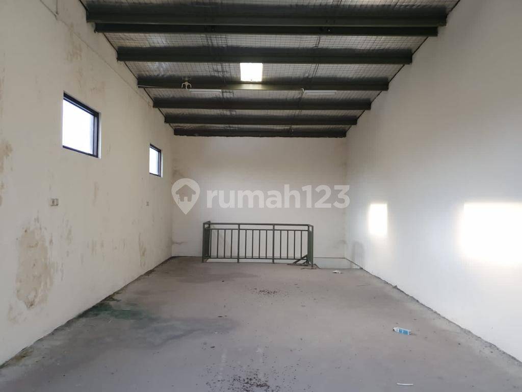 3-Story Shophouse in Adisucipto Colomadu Solo - Prime Location