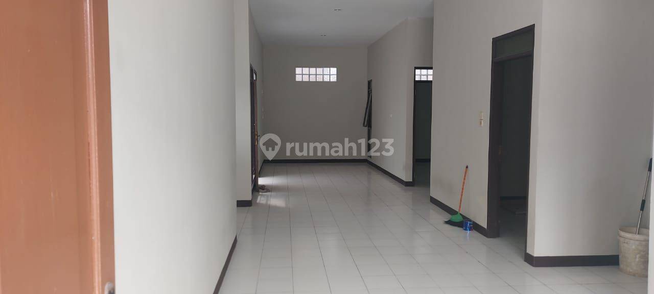TKI House: 3 Bedrooms, Newly Renovated, 162m² Property