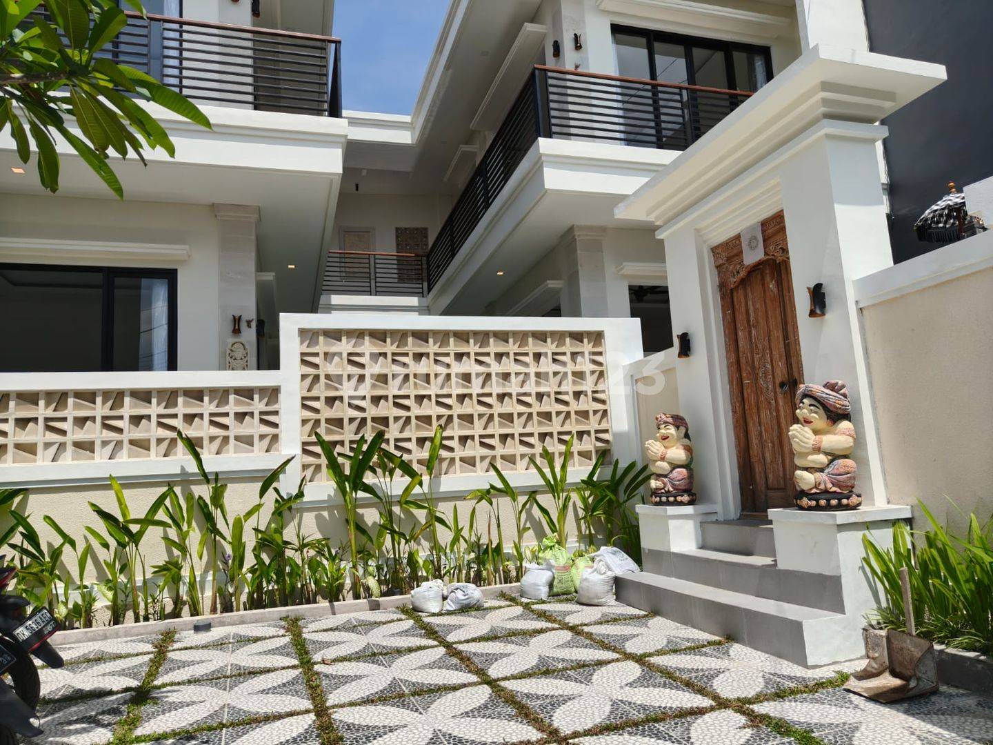 4 Bedroom Brand New Villa in Kebo Iwa