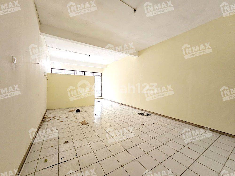 Strategic Location Property Suitable for Various Businesses