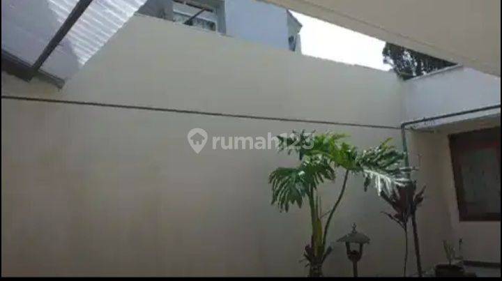 SUKALUYU, SAYAP SUCI. SPACIOUS HOUSE IN A STRATEGIC LOCATION IN BANDUNG CITY