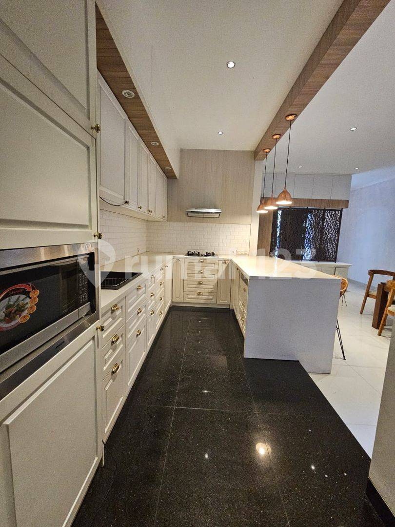 Spacious 4-Bedroom House in Batununggal, Fully Furnished