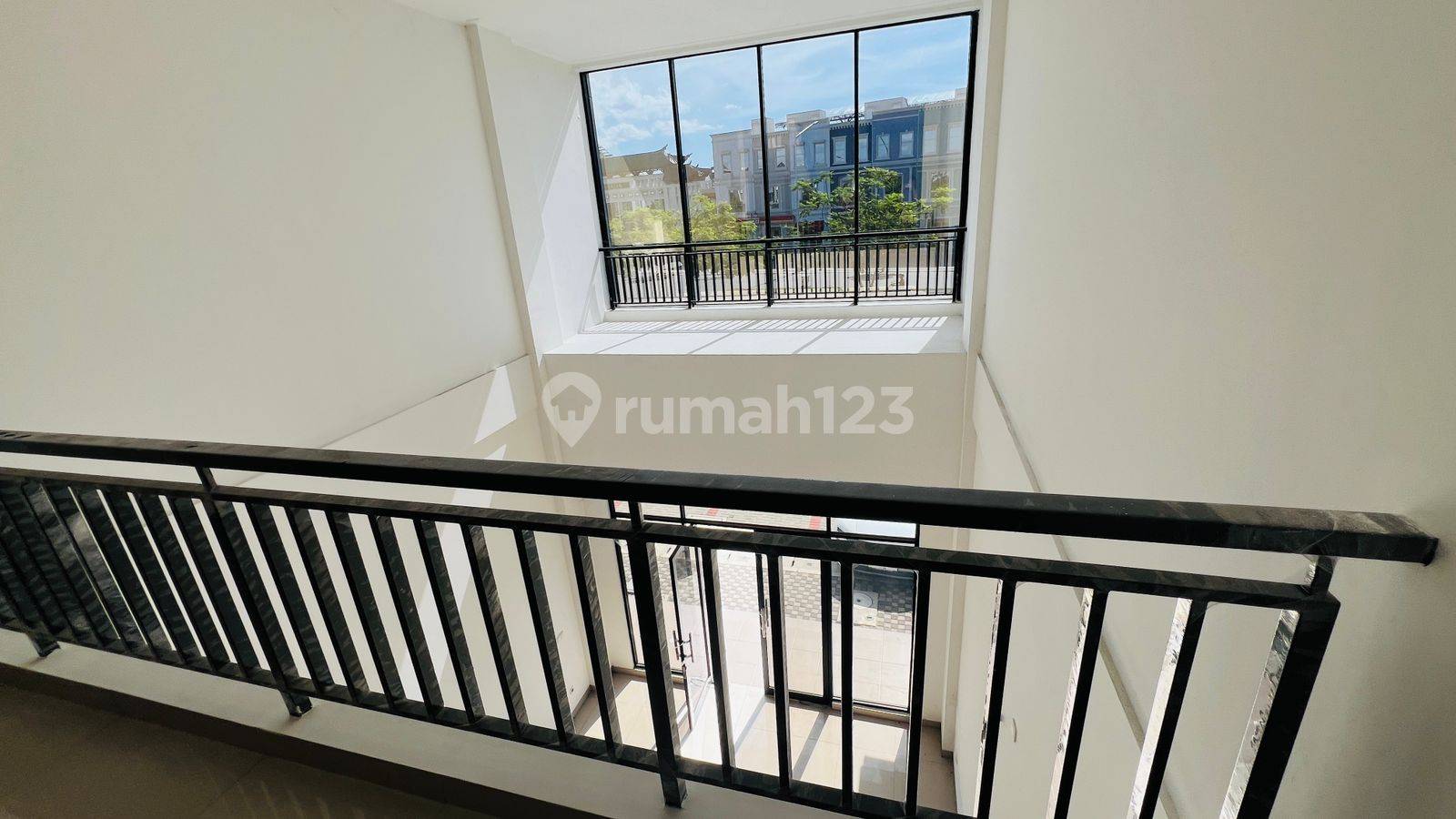 Ruko Osaka Boulevard - Жоғары төбесі бар 3 қабатты лофт