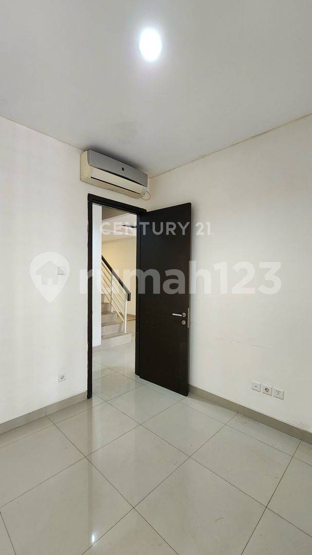 2-story house ready to live in Shinano JGC Jaktim cluster R2146