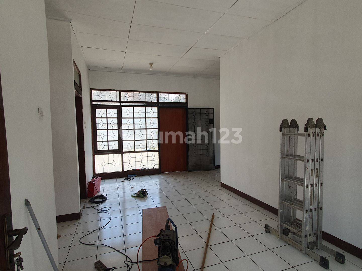 Spacious Property Near Griya and Borma