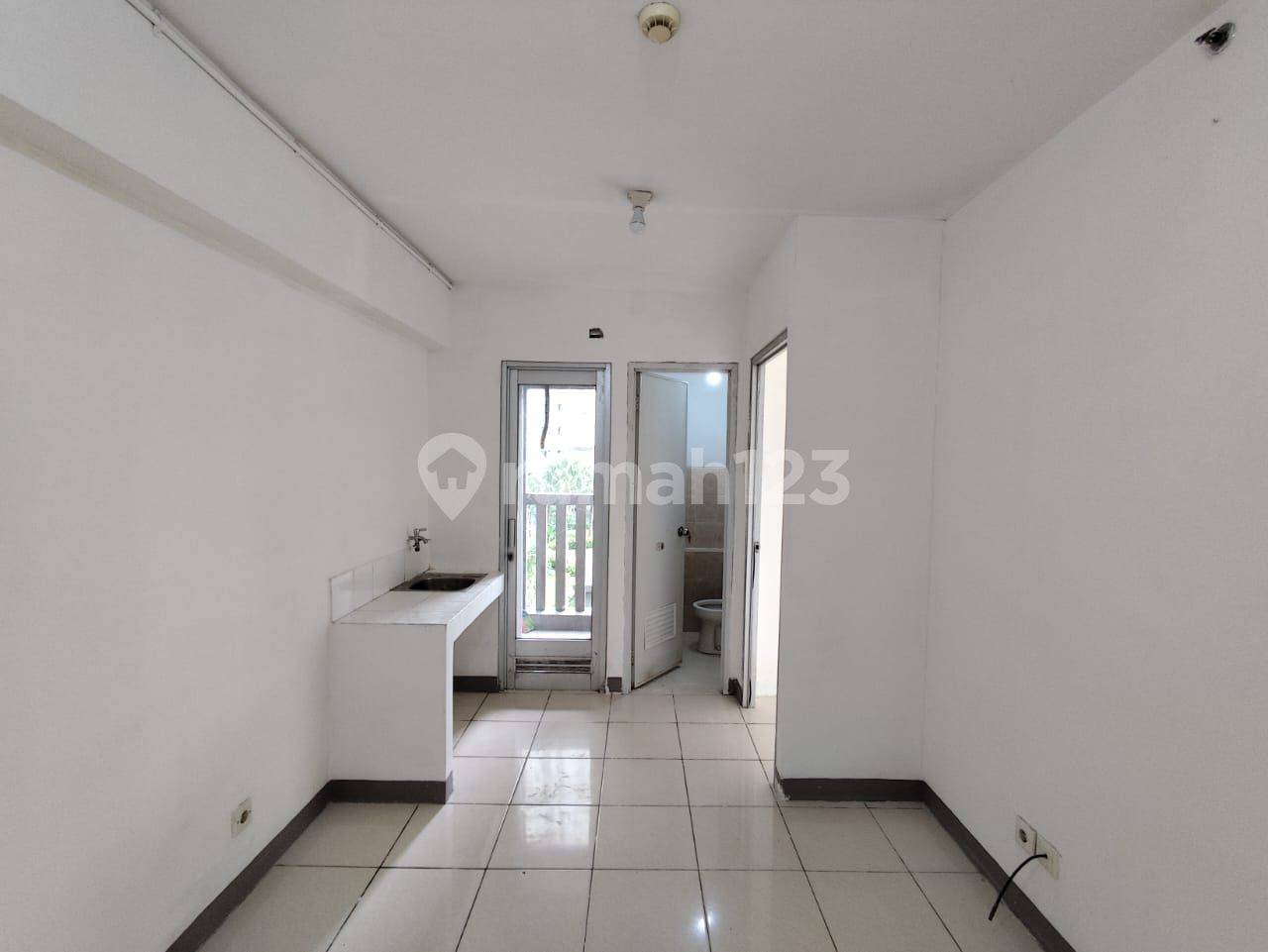 Green Bay Pluit Apartment - Comfortable Living with Multiple Amenities