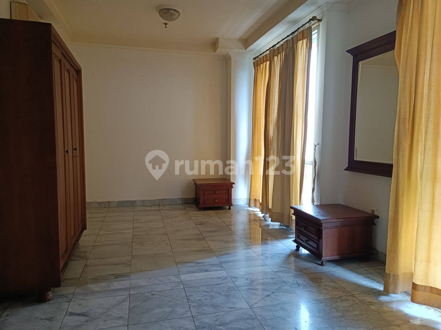 Mitra Oasis Residence - Орталық Джакартадағы кең 4 бөлмелі пәтер
