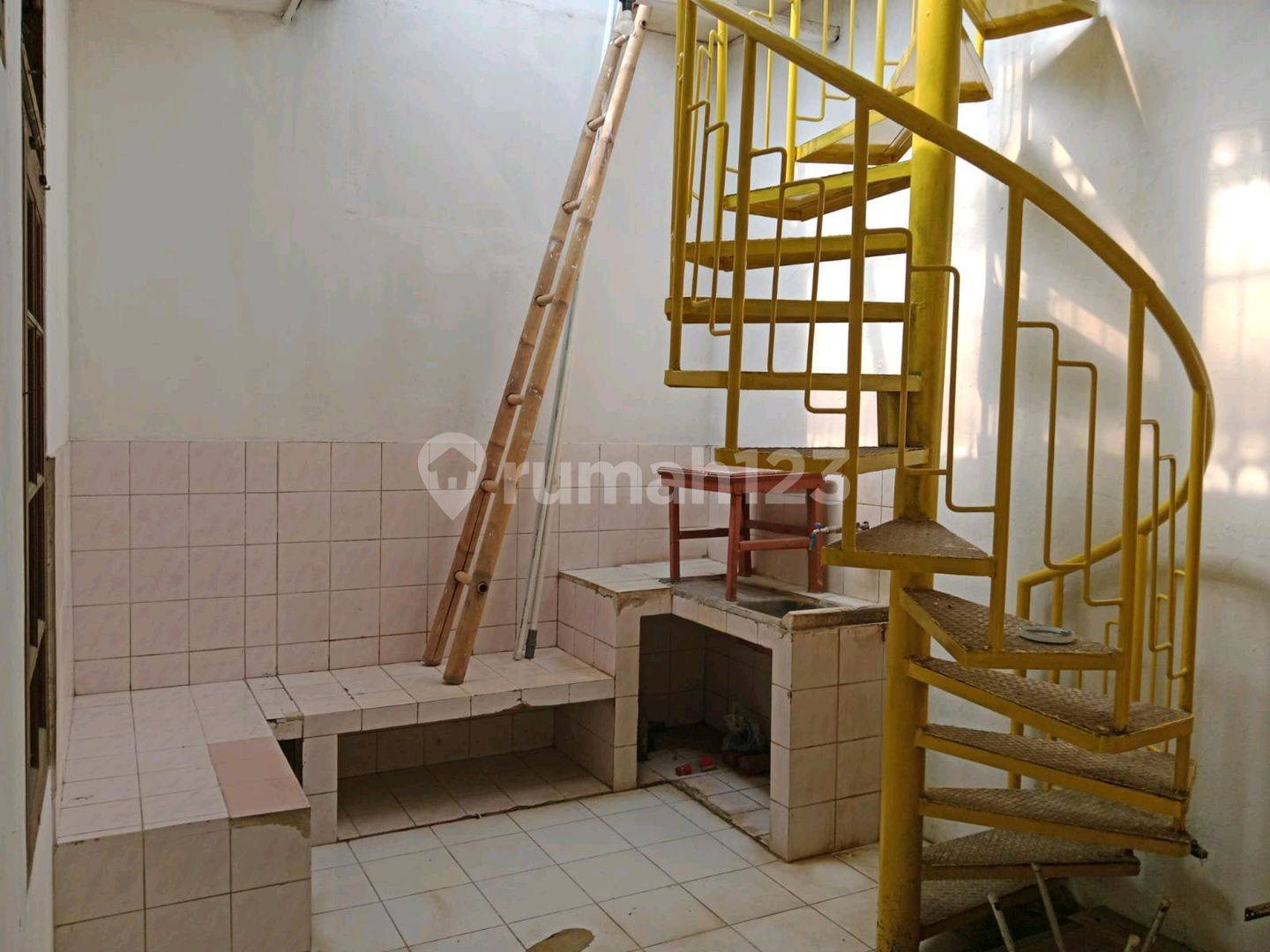 2-Bedroom Property with Tile Floors and Multiple Rooms