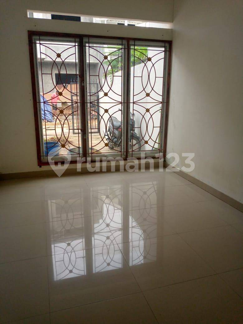 House Near UIN Jakarta Campus with Security and Comfortable Environment